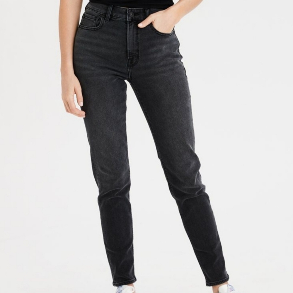 Women’s American Eagle black mom jean size 6